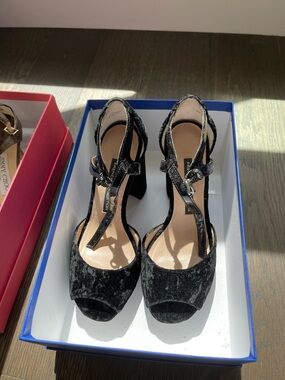 Size 6M/36 French connection platform heels (black)